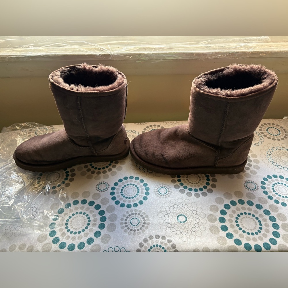 Classic and timeless 
UGG Classic Chocolate Boots
Pre-love size 7 - Picture 2 of 8